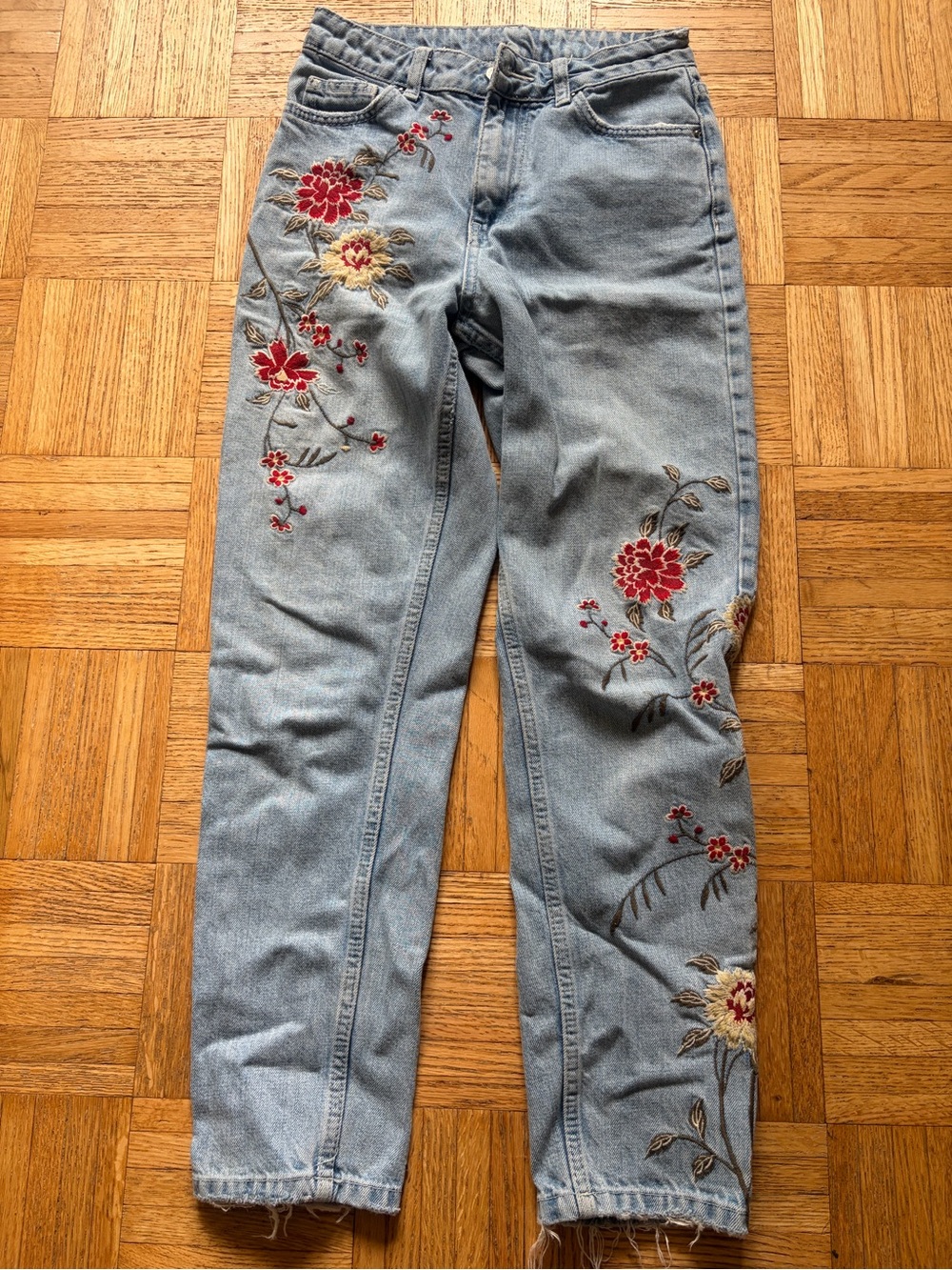 Women's Hi Rise Floral Embroidery Distressed Light Denim Jeans 25" Waist